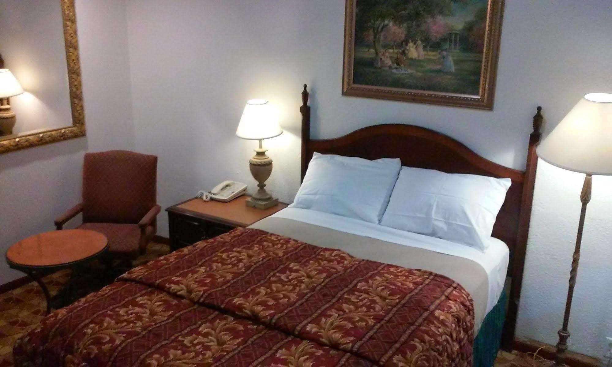 Economy Inn Paso Robles Eksteriør billede