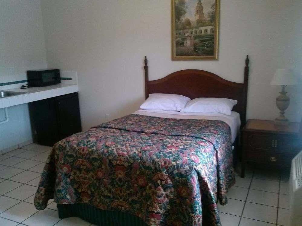 Economy Inn Paso Robles Eksteriør billede